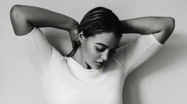 Beautiful Model Iskra Lawrence Strips on NYC Subway in Front of a Crowd to Protest Body Shaming (Photo+Video)